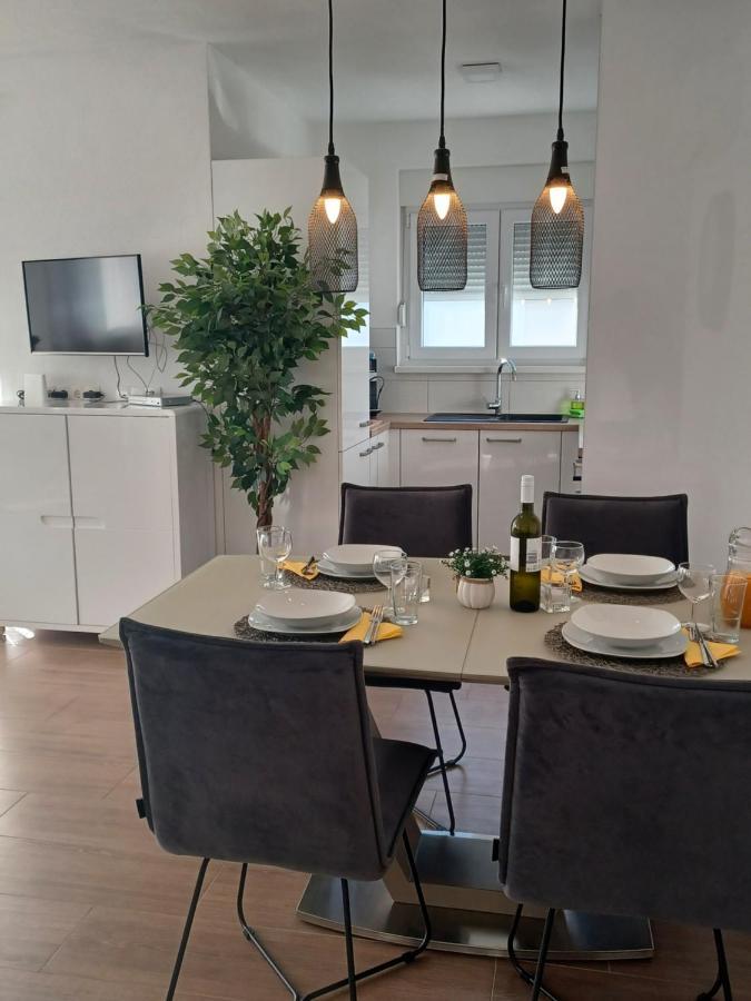 Adria Relax With Private Heated Pool